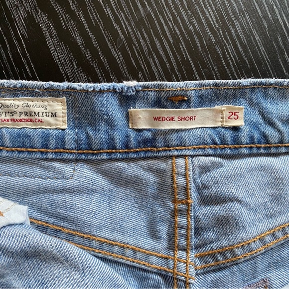 Levi’s iconic “the wedgie” shorts - Picture 5 of 8